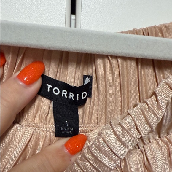 Torrid Pleated Light Pink Pencil Skirt - Picture 2 of 5